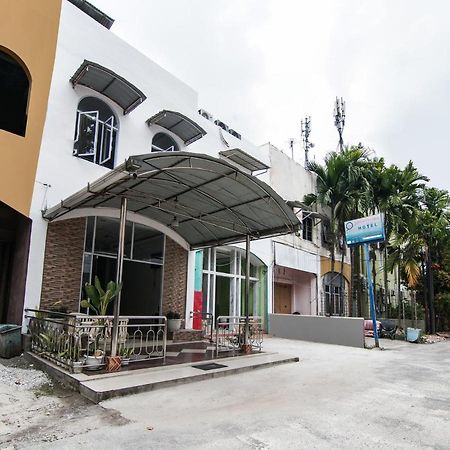 Oyo 90897 Hotel Sepupu Satria Pekanbaru Extérieur photo