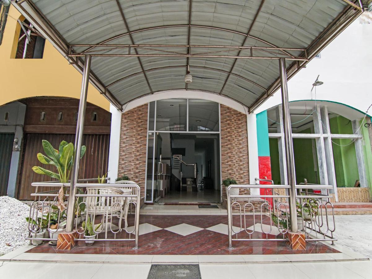 Oyo 90897 Hotel Sepupu Satria Pekanbaru Extérieur photo