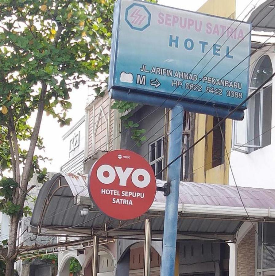 Oyo 90897 Hotel Sepupu Satria Pekanbaru Extérieur photo